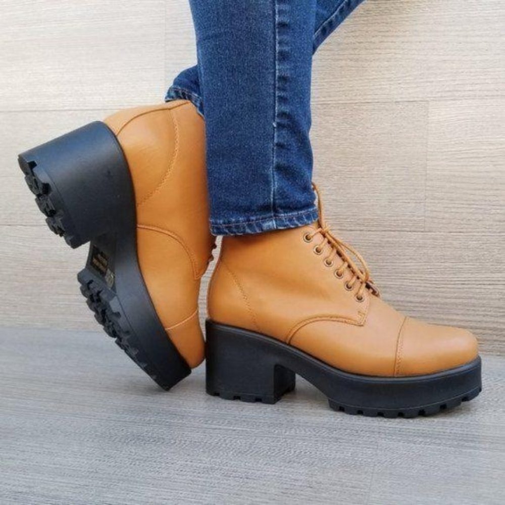 Grunge Chunky Heel Platform Booties - Picture 5 of 10